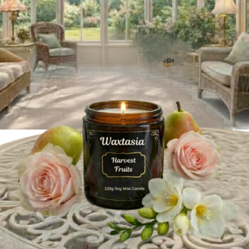 Fresh pear and freesia hand-poured autumn candle